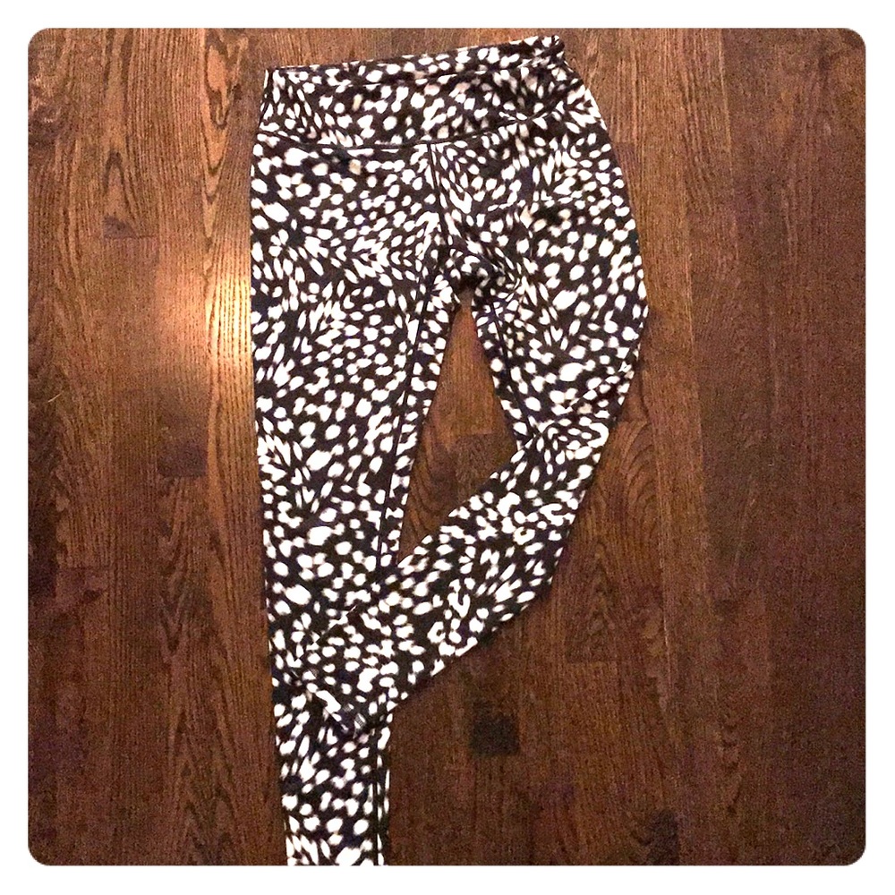 Zella Black and white pattern leggings